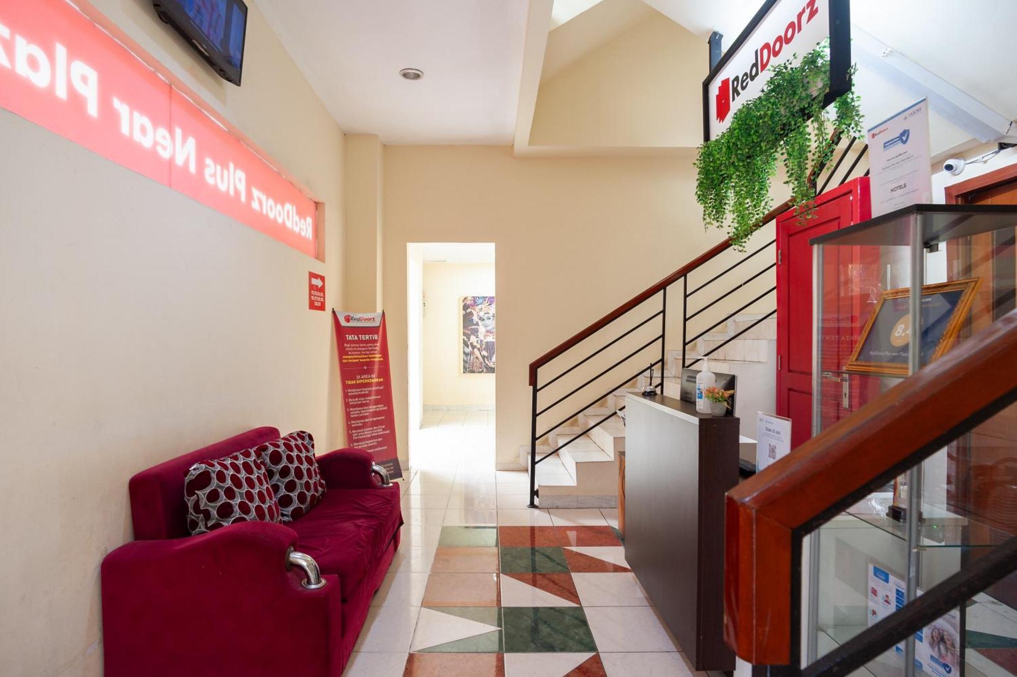 Reddoorz Plus Near Plaza Blok M Jakarta Exteriör bild