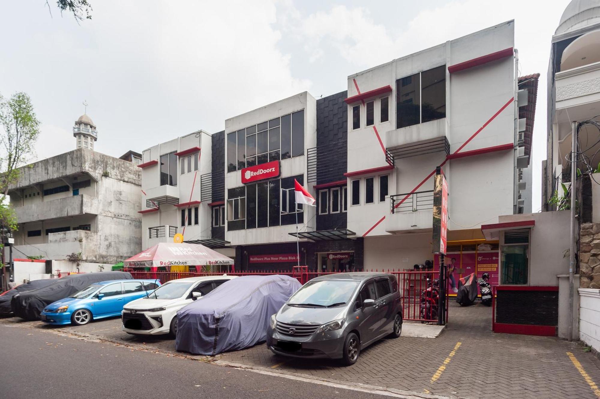 Reddoorz Plus Near Plaza Blok M Jakarta Exteriör bild