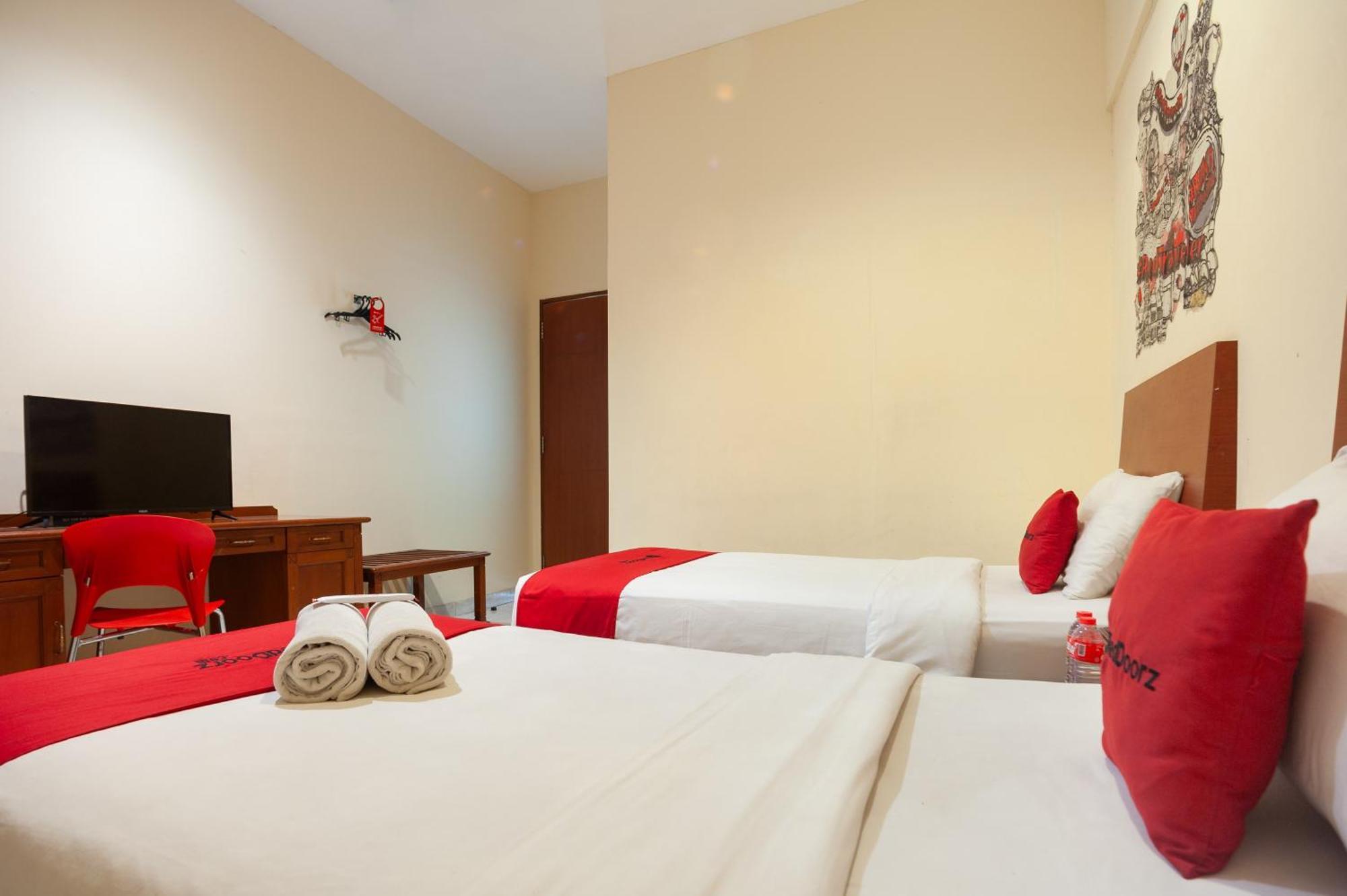 Reddoorz Plus Near Plaza Blok M Jakarta Exteriör bild