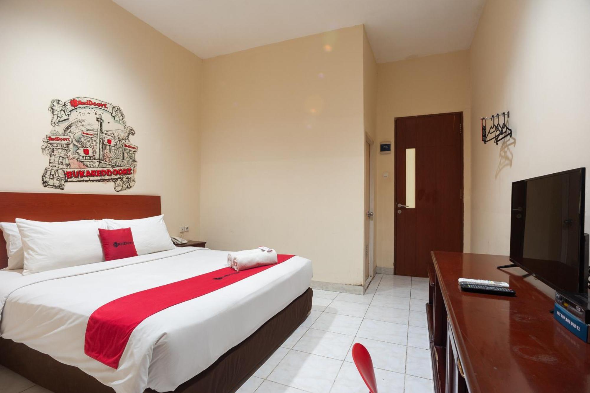 Reddoorz Plus Near Plaza Blok M Jakarta Exteriör bild