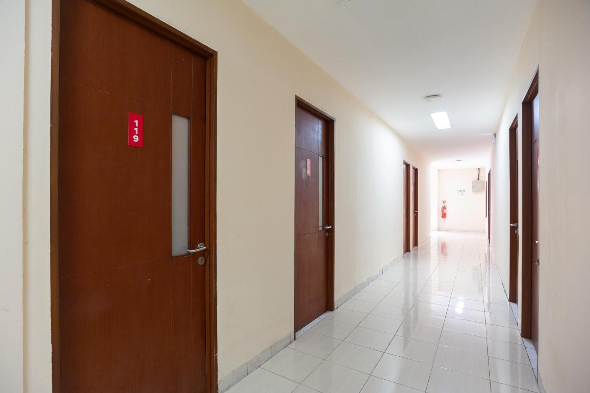 Reddoorz Plus Near Plaza Blok M Jakarta Exteriör bild
