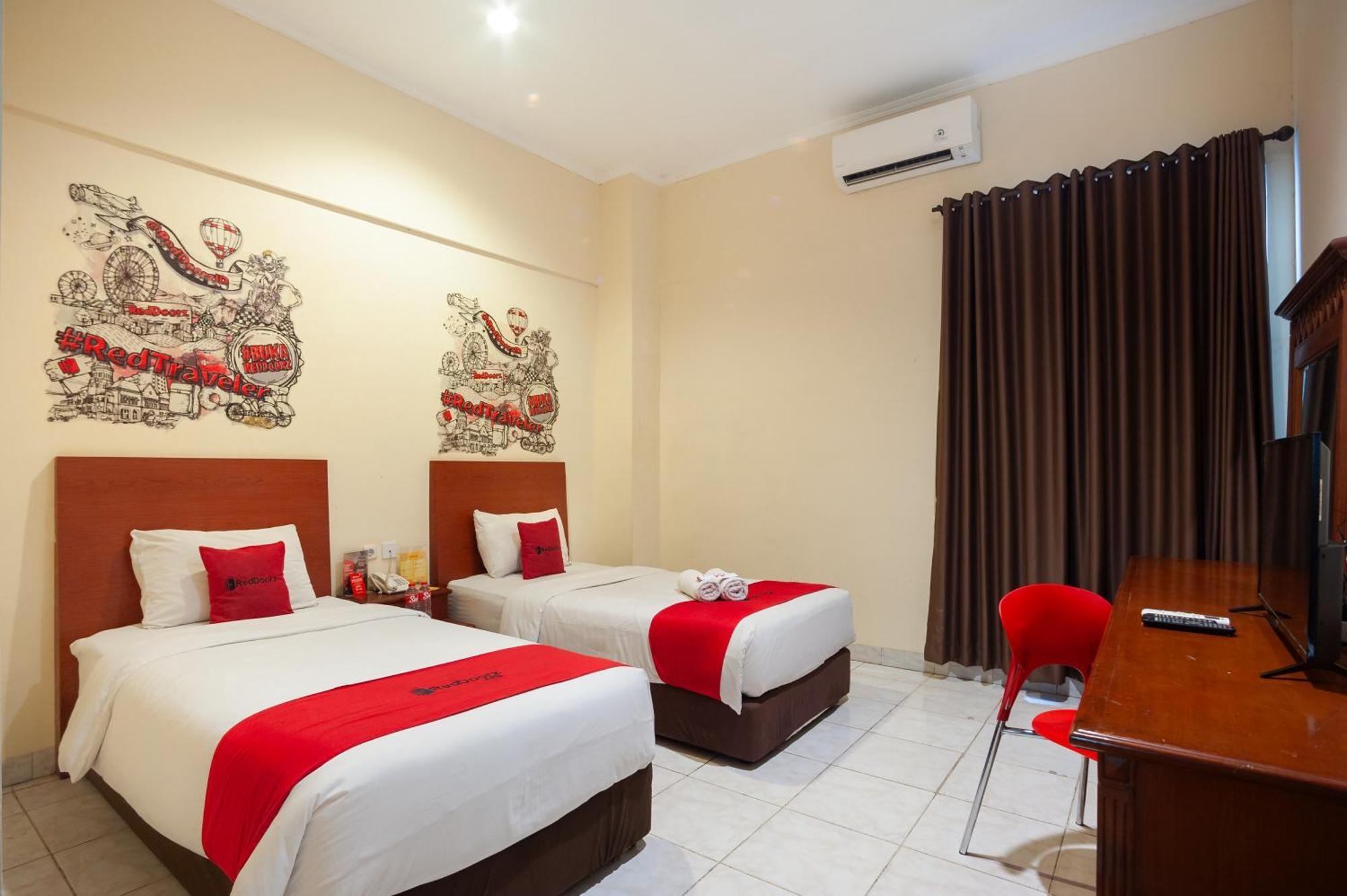 Reddoorz Plus Near Plaza Blok M Jakarta Exteriör bild