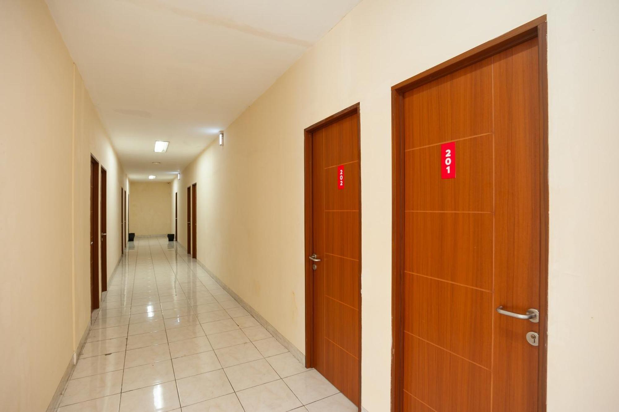 Reddoorz Plus Near Plaza Blok M Jakarta Exteriör bild