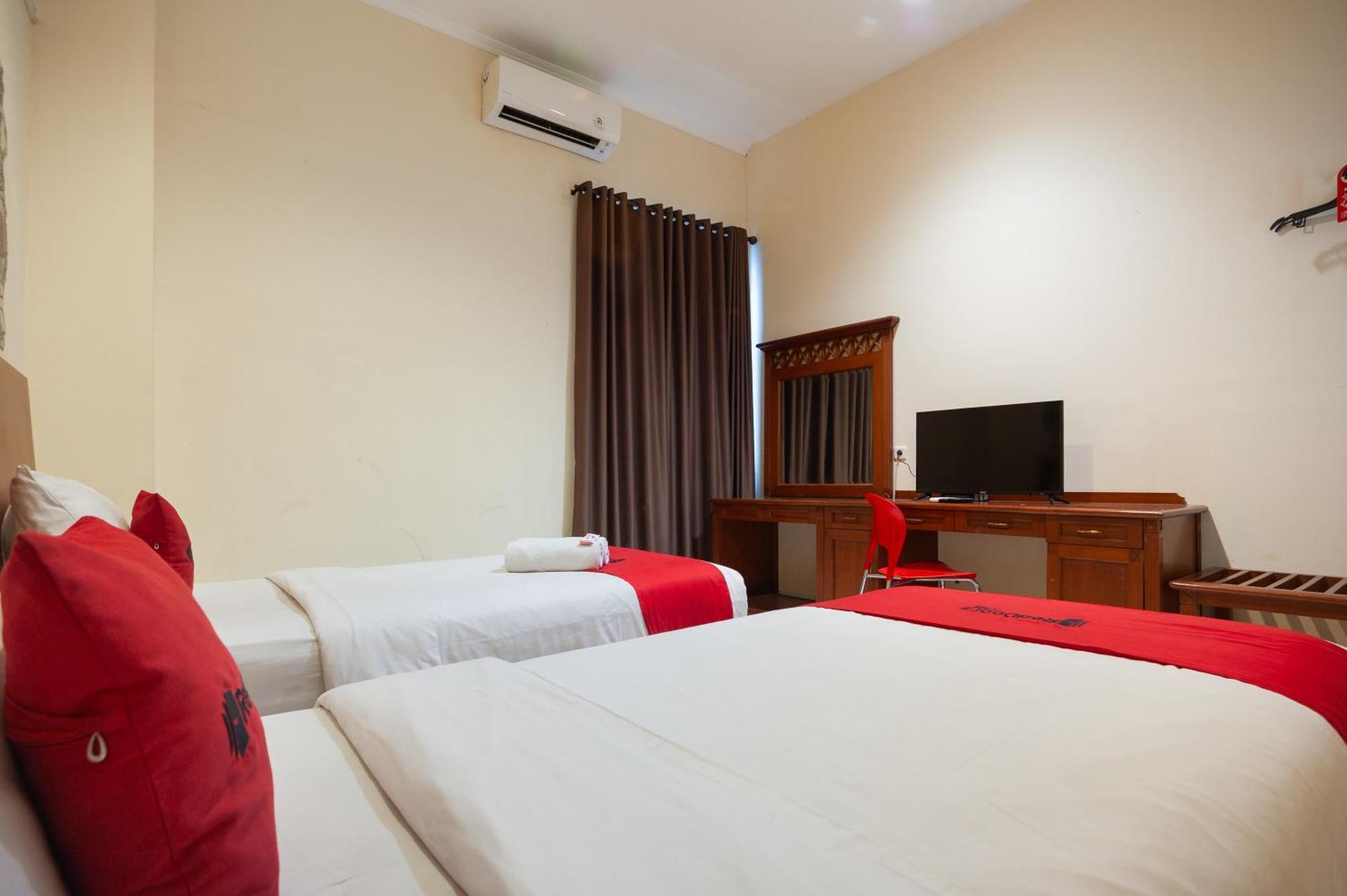 Reddoorz Plus Near Plaza Blok M Jakarta Exteriör bild
