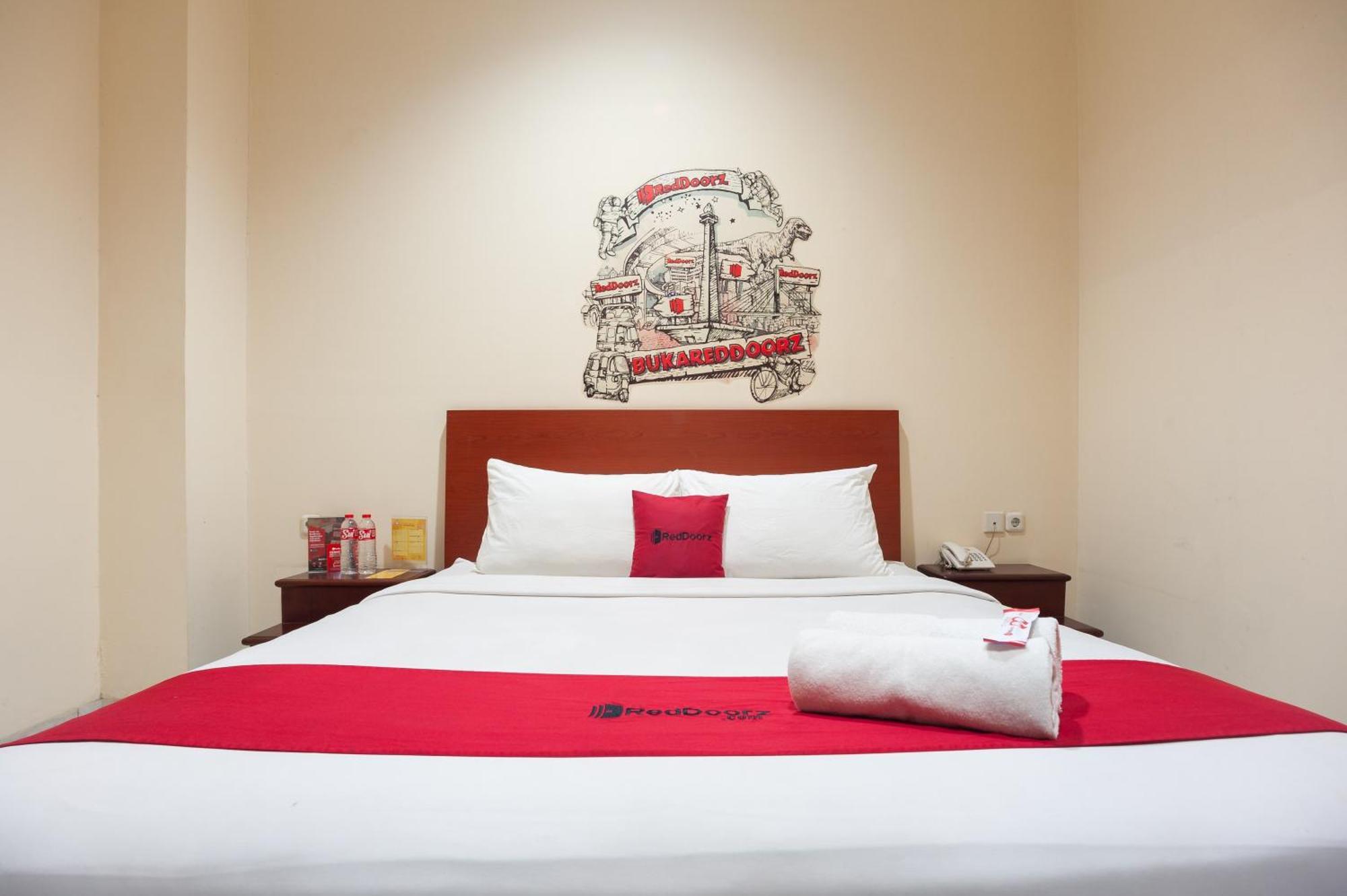 Reddoorz Plus Near Plaza Blok M Jakarta Exteriör bild