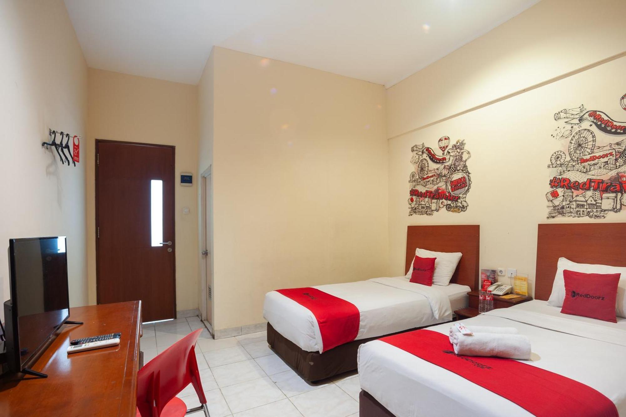 Reddoorz Plus Near Plaza Blok M Jakarta Exteriör bild