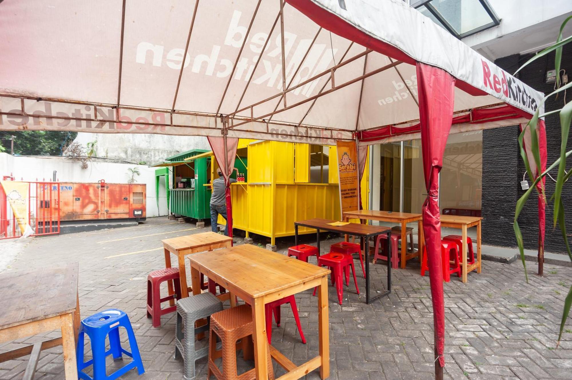 Reddoorz Plus Near Plaza Blok M Jakarta Exteriör bild